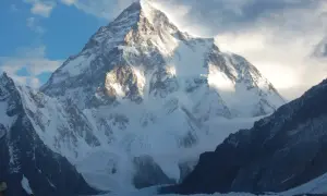 K2 w Karakorum: Dlaczego "Góra Morderca" fascynuje? Poznaj historię